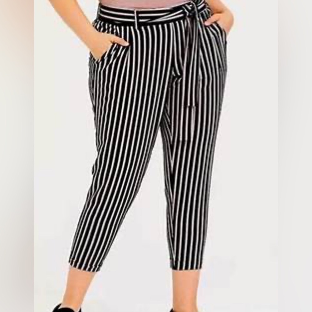 NWT Torrid 2x (18/20) crepe striped mid calf pants